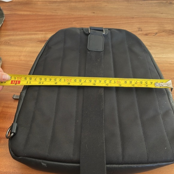 Kenneth Cole Full grain leather sling Columbian Backpack for 13” laptops - Picture 11 of 13